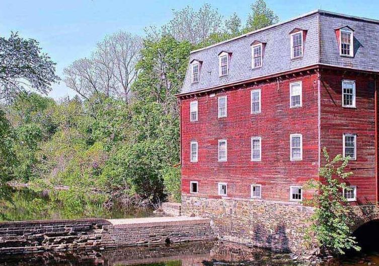 Visit_NJ_ZoomBackgrounds_1_Delaware_Raritan_Canal